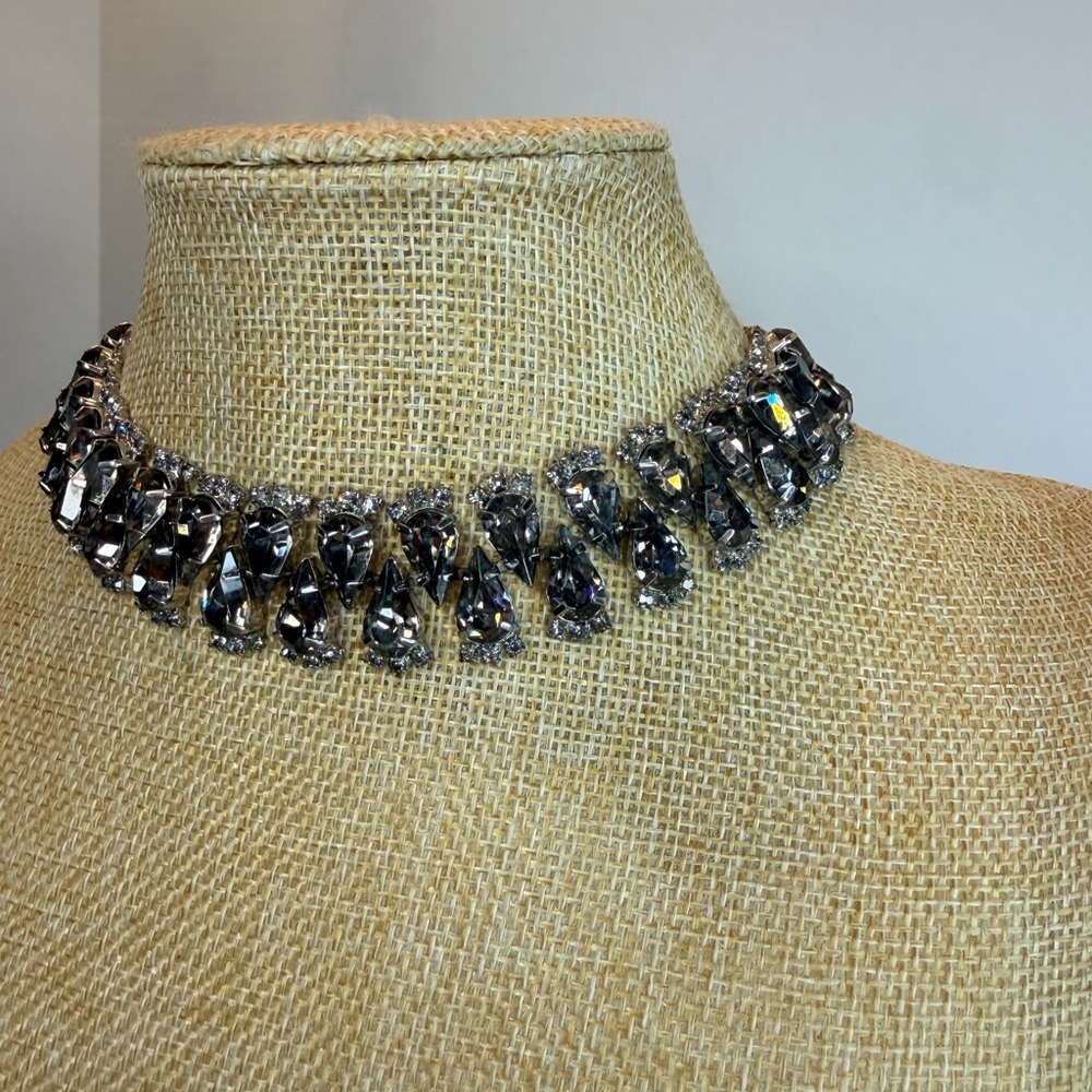 Gray Rhinestone Teardrop Choker - Picture 5 of 6
